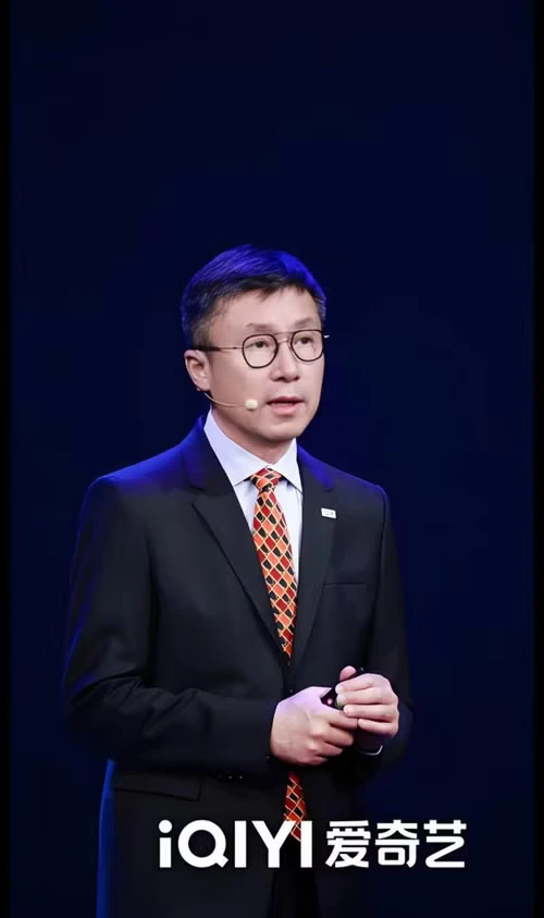 Hơn 100 nghệ sĩ bị tẩy chay