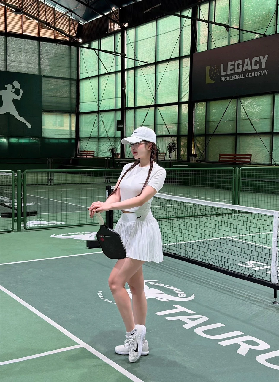 Hot girl chạm ngưỡng 30 vẫn khiến fan "lạc lối" vì vẻ ngoài "em chưa 18"