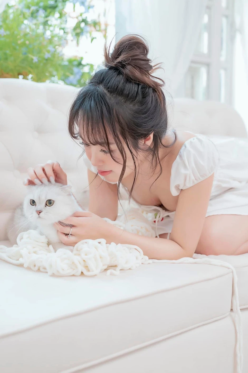 Hot girl chạm ngưỡng 30 vẫn khiến fan "lạc lối" vì vẻ ngoài "em chưa 18"