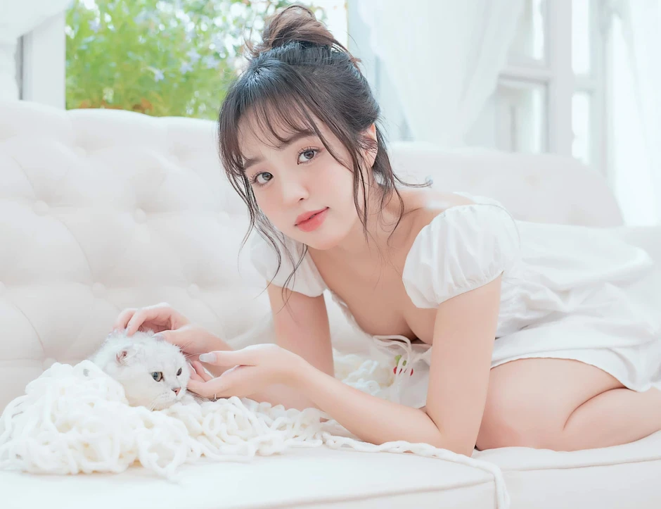 Hot girl chạm ngưỡng 30 vẫn khiến fan "lạc lối" vì vẻ ngoài "em chưa 18"