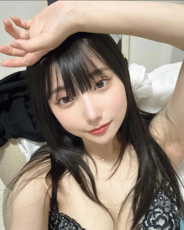 Hot girl gợi cảm giải nghệ, biến mất một năm để đi làm nhân viên văn phòng và cái kết đắng cay