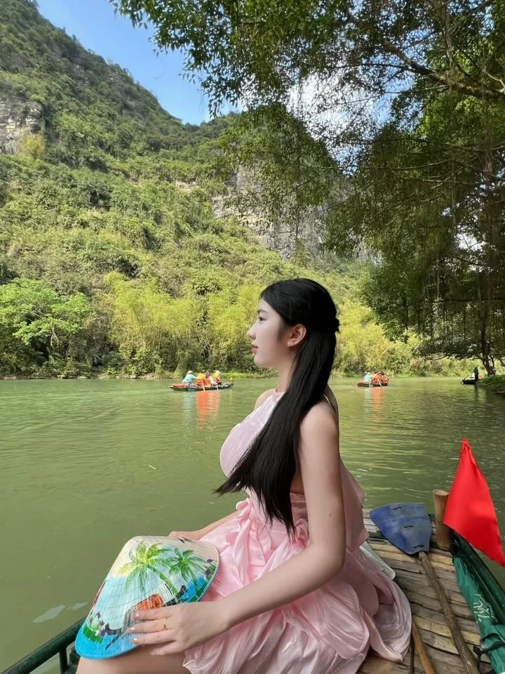 Hotgirl 2k7 khiến 500 anh em "ngộp thở" ở mọi góc nhìn