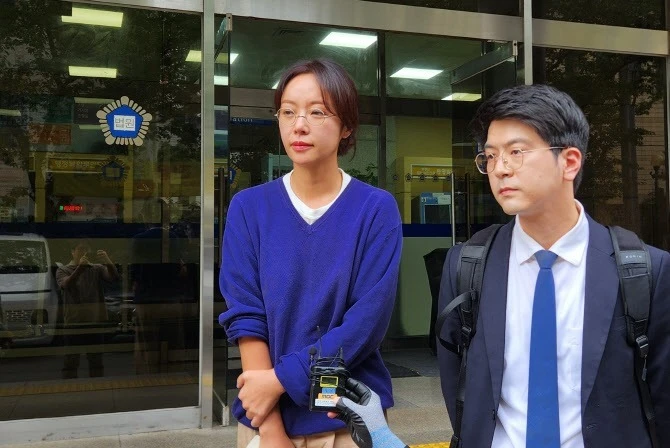 Hwang Jung Eum thanh lý đồ thế này thì ai dám nhận nữa? Hwang Jung Eum thanh lý đồ thế này thì ai dám nhận nữa?