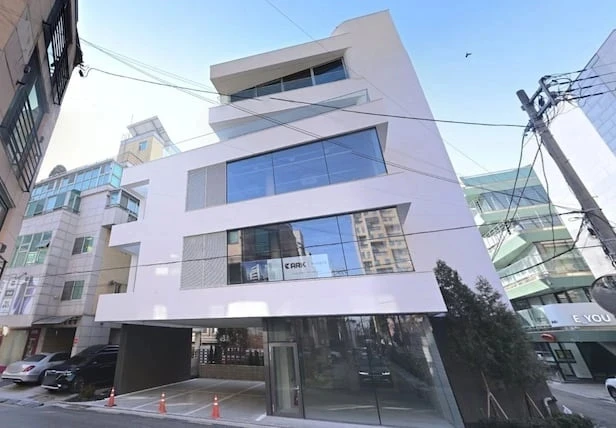 IU - Lee Jong Suk kết hôn vào tháng 6, lộ nhà tân hôn 300 tỷ? IU - Lee Jong Suk kết hôn vào tháng 6, lộ nhà tân hôn 300 tỷ?