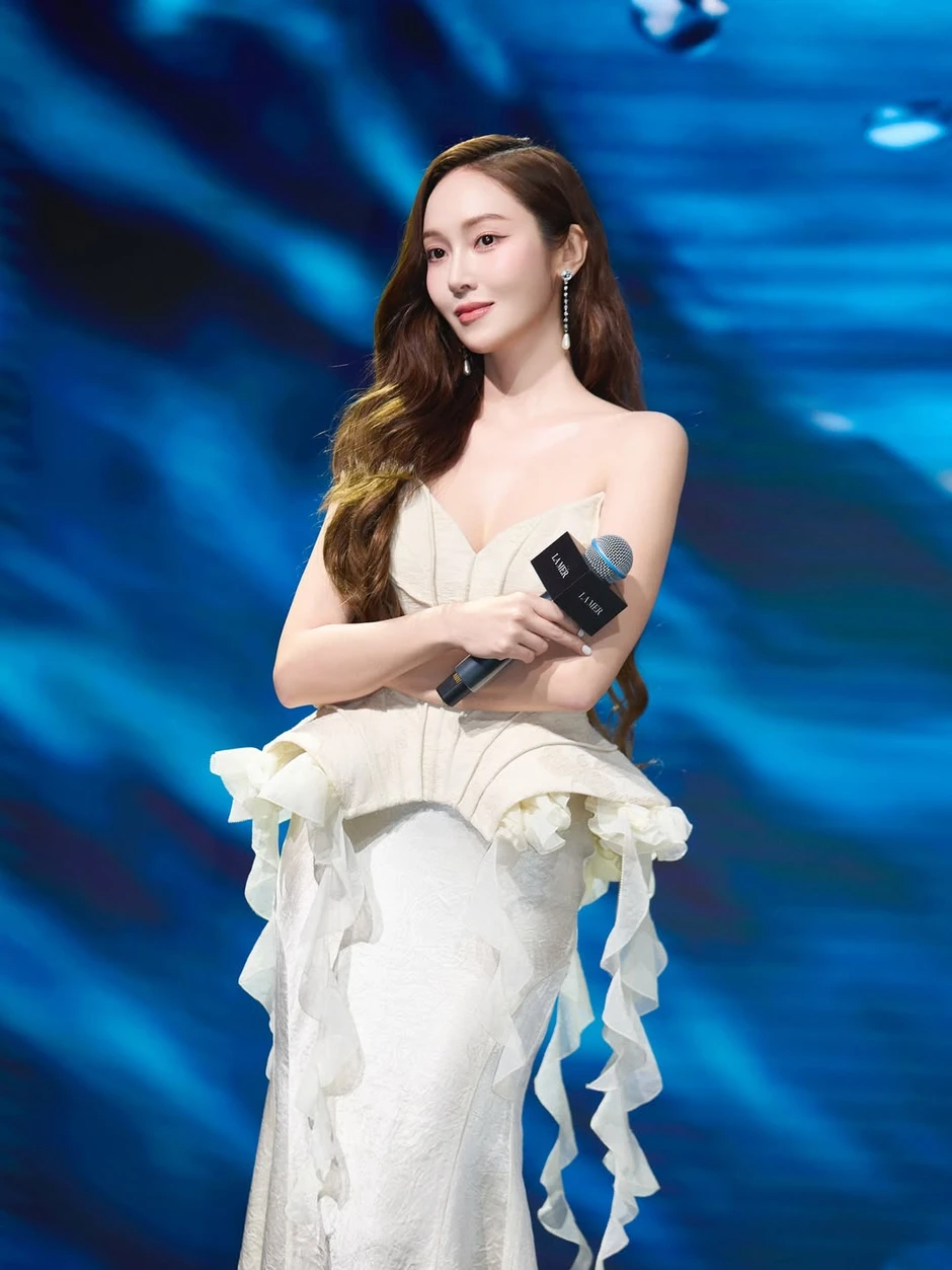 Jessica mang loạt hit SNSD đến Việt Nam
