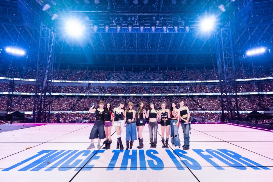 Jihyo (TWICE) rơi lệ khiến 9 triệu người xót xa, bị chê hết thời mà có cả concert đi vào lịch sử