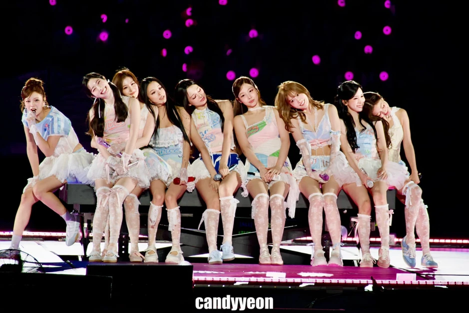 Jihyo (TWICE) rơi lệ khiến 9 triệu người xót xa, bị chê hết thời mà có cả concert đi vào lịch sử