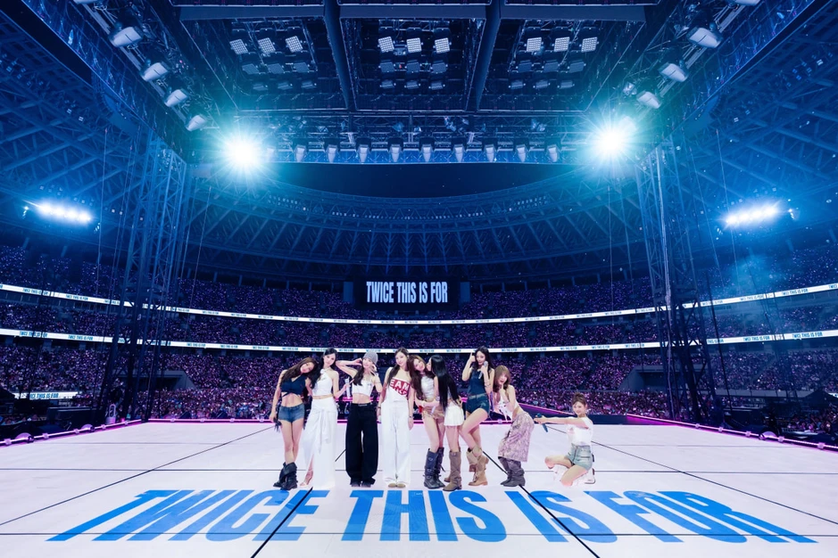 Jihyo (TWICE) rơi lệ khiến 9 triệu người xót xa, bị chê hết thời mà có cả concert đi vào lịch sử