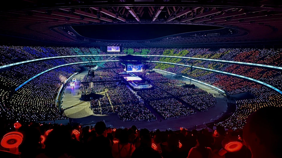 Jihyo (TWICE) rơi lệ khiến 9 triệu người xót xa, bị chê hết thời mà có cả concert đi vào lịch sử