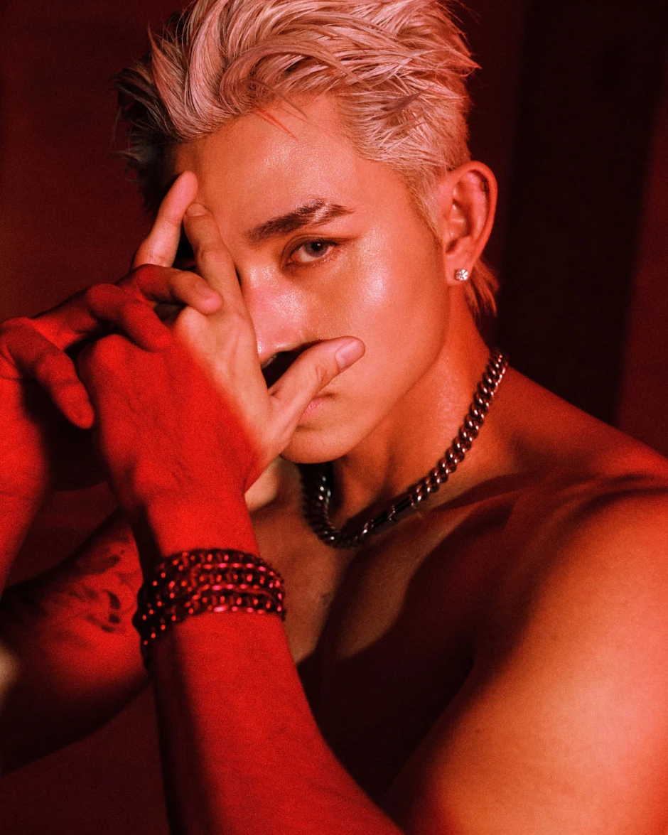 Jun Phạm cố chấp mang ca khúc bị chê phản cảm đi diễn, netizen tranh cãi