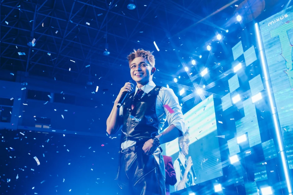 Jun Phạm cố chấp mang ca khúc bị chê phản cảm đi diễn, netizen tranh cãi