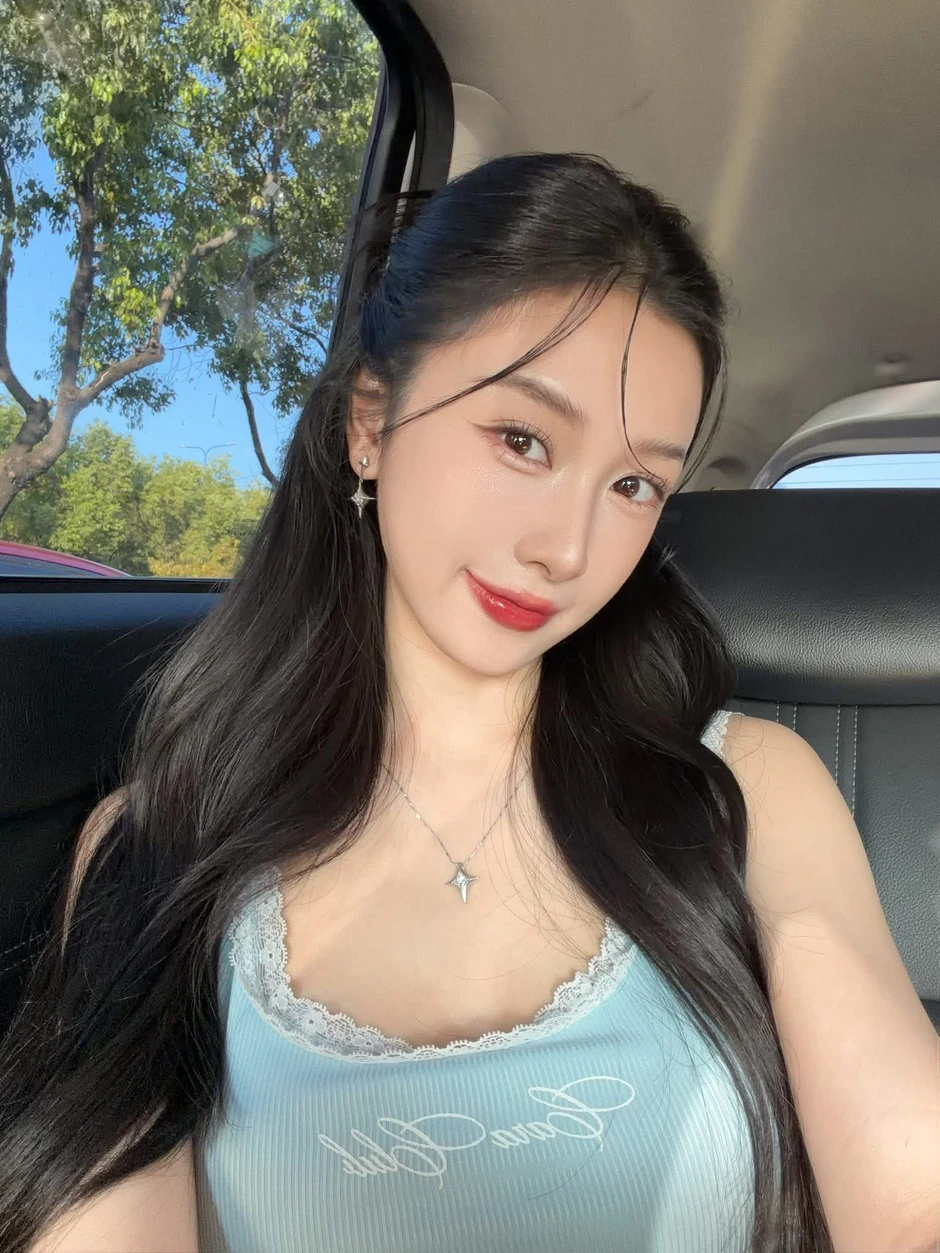 Jun Vũ cosplay Boa Hancock theo phong cách "kín cổng cao tường"