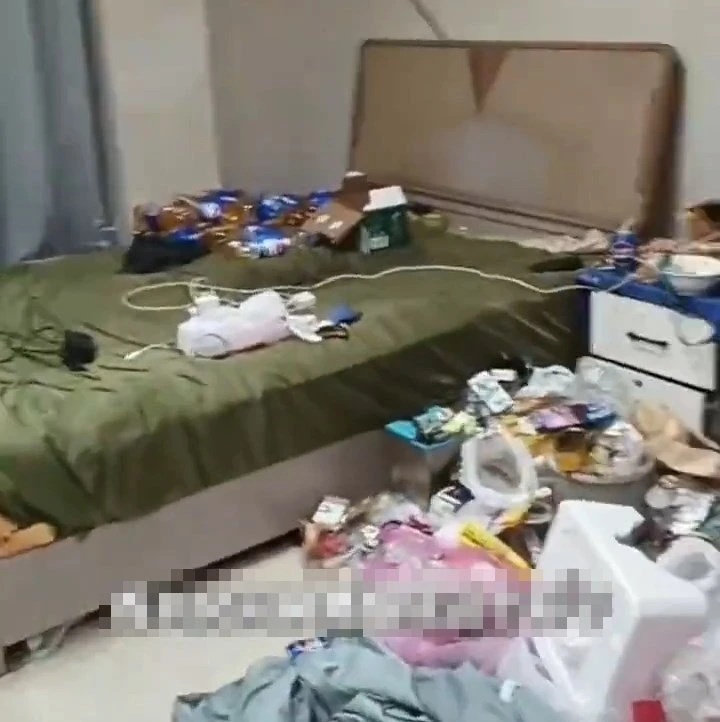 Khách trọ để lại hàng chục chai nước tiểu chất kín phòng, chủ nhà mất 2 tiếng mới dọn hết