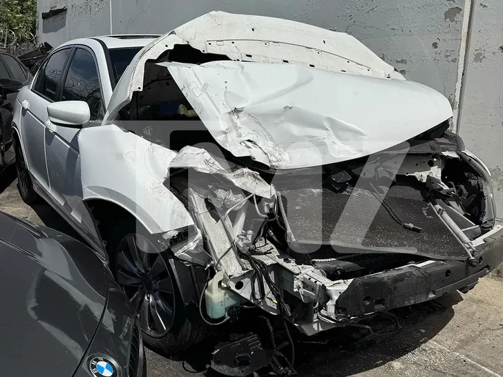 Khẩn cấp đưa nữ diễn viên cùng các con vào bệnh viện sau tai nạn ô tô kinh hoàng