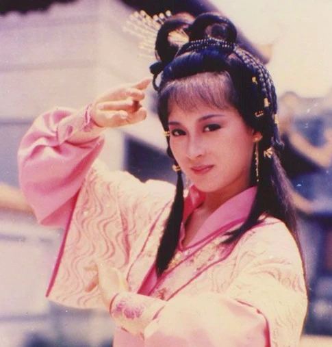 Khán giả bàng hoàng khi mỹ nhân Ỷ Thiên Đồ Long Ký đột ngột qua đời