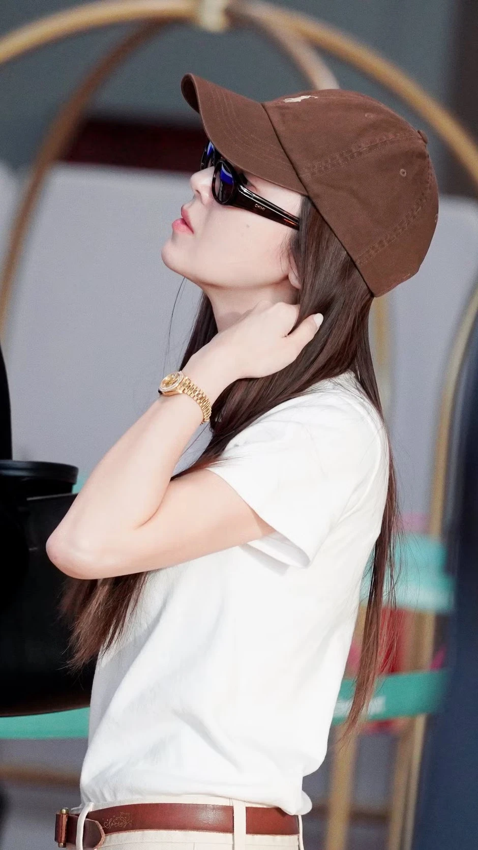 Khán giả vây kín công chúa Kpop tại sân bay Tân Sơn Nhất