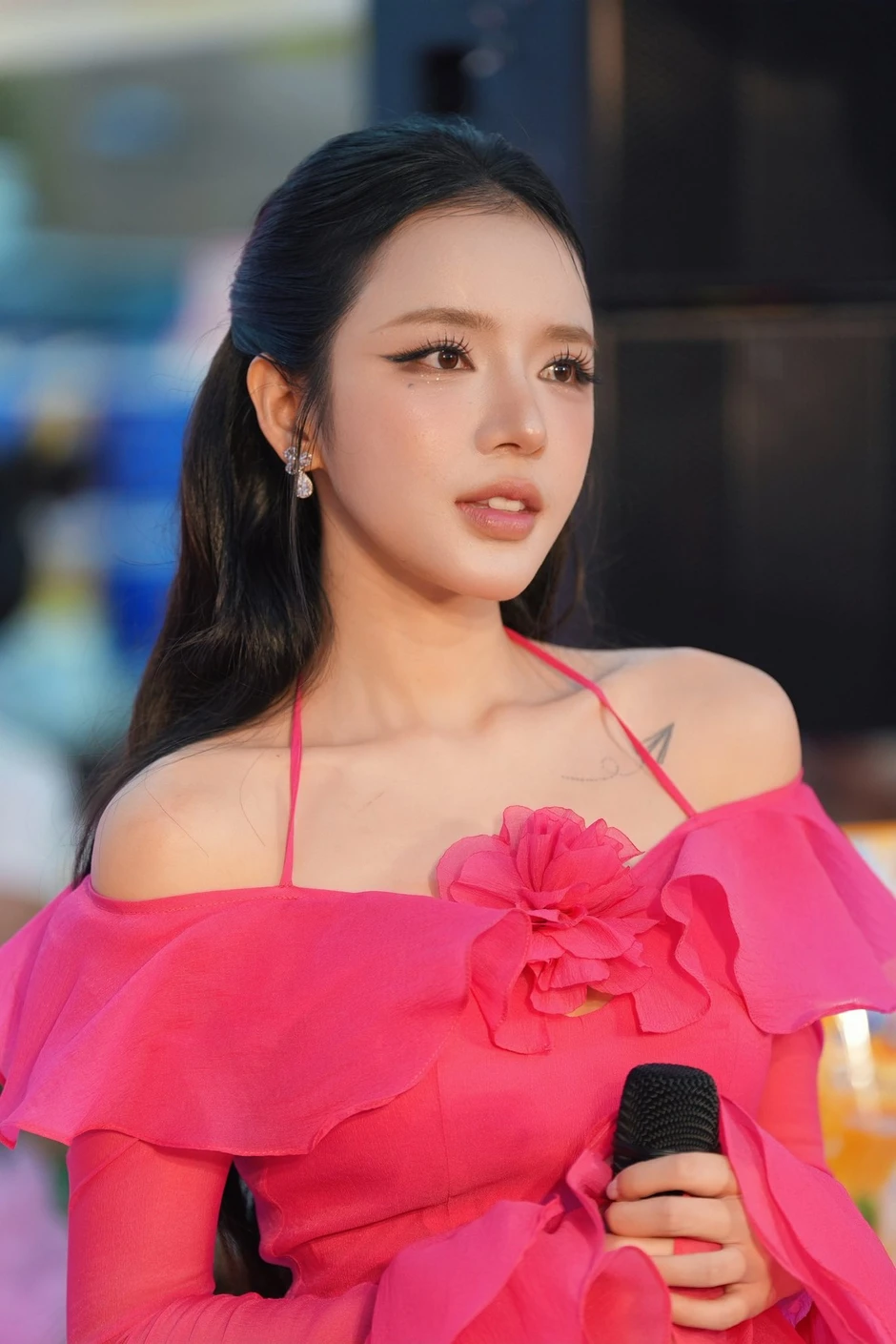 Khó hiểu cặp đôi Vbiz 5 lần 7 lượt phủ nhận "xào couple": Quay clip chung nhan nhản, nay còn đóng cặp cùng MV Khó hiểu cặp đôi Vbiz 5 lần 7 lượt phủ nhận "xào couple": Quay clip chung nhan nhản, nay còn đóng cặp cùng MV