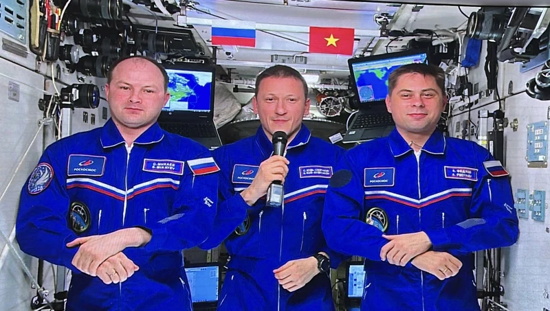 Khoảnh khắc đặc biệt: Phi hành gia Nga gửi lời chào Việt Nam từ Trạm Vũ trụ quốc tế Khoảnh khắc đặc biệt: Phi hành gia Nga gửi lời chào Việt Nam từ Trạm Vũ trụ quốc tế