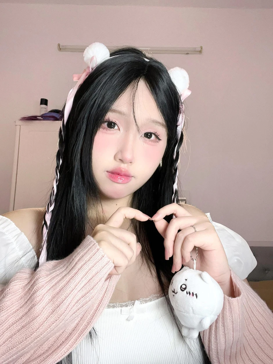 Không cần hở bạo, nữ coser nóng bỏng hóa "nàng thơ", nhan sắc đời thường trong trẻo tựa tình đầu