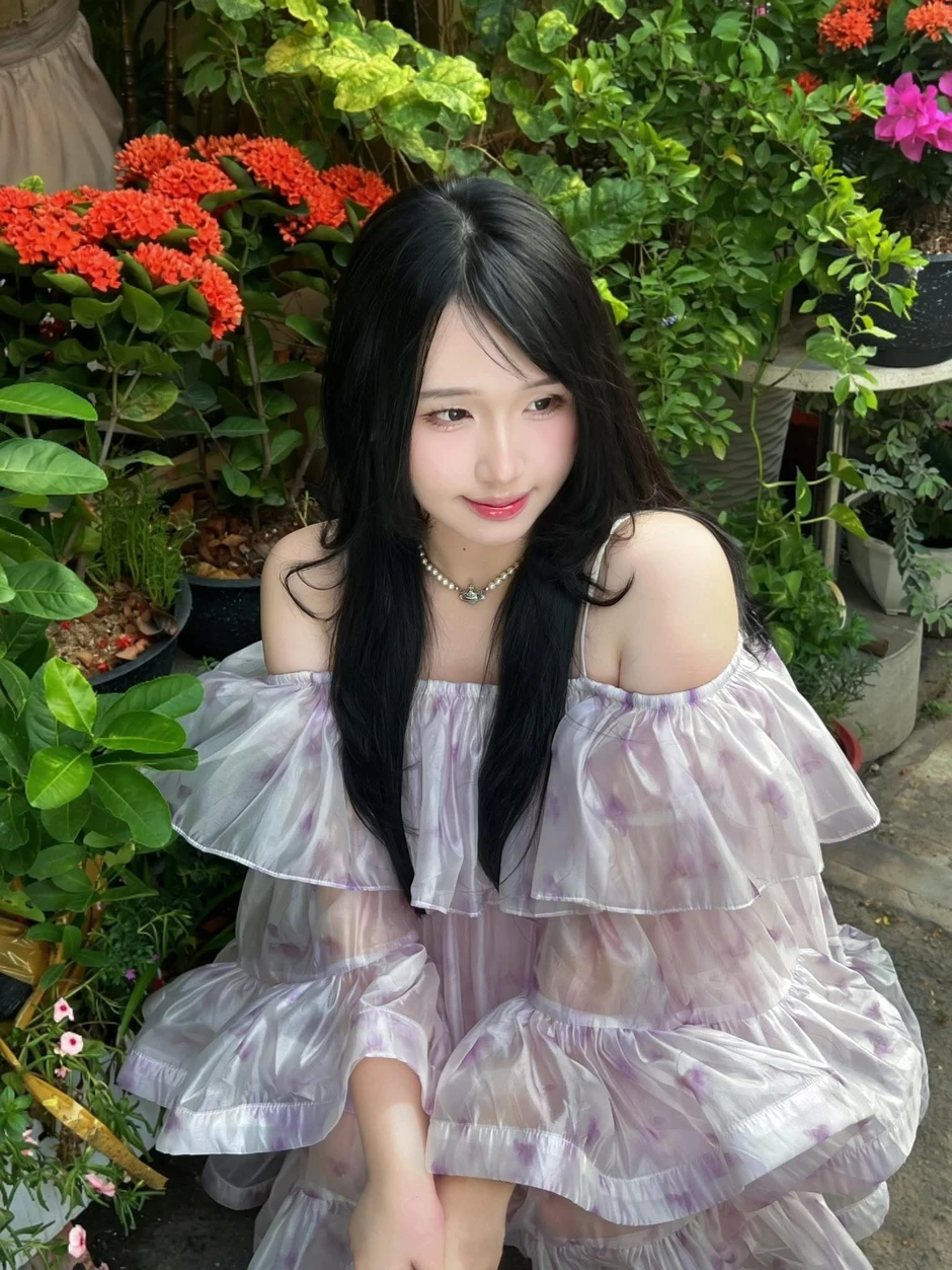 Không cần hở bạo, nữ coser nóng bỏng hóa "nàng thơ", nhan sắc đời thường trong trẻo tựa tình đầu