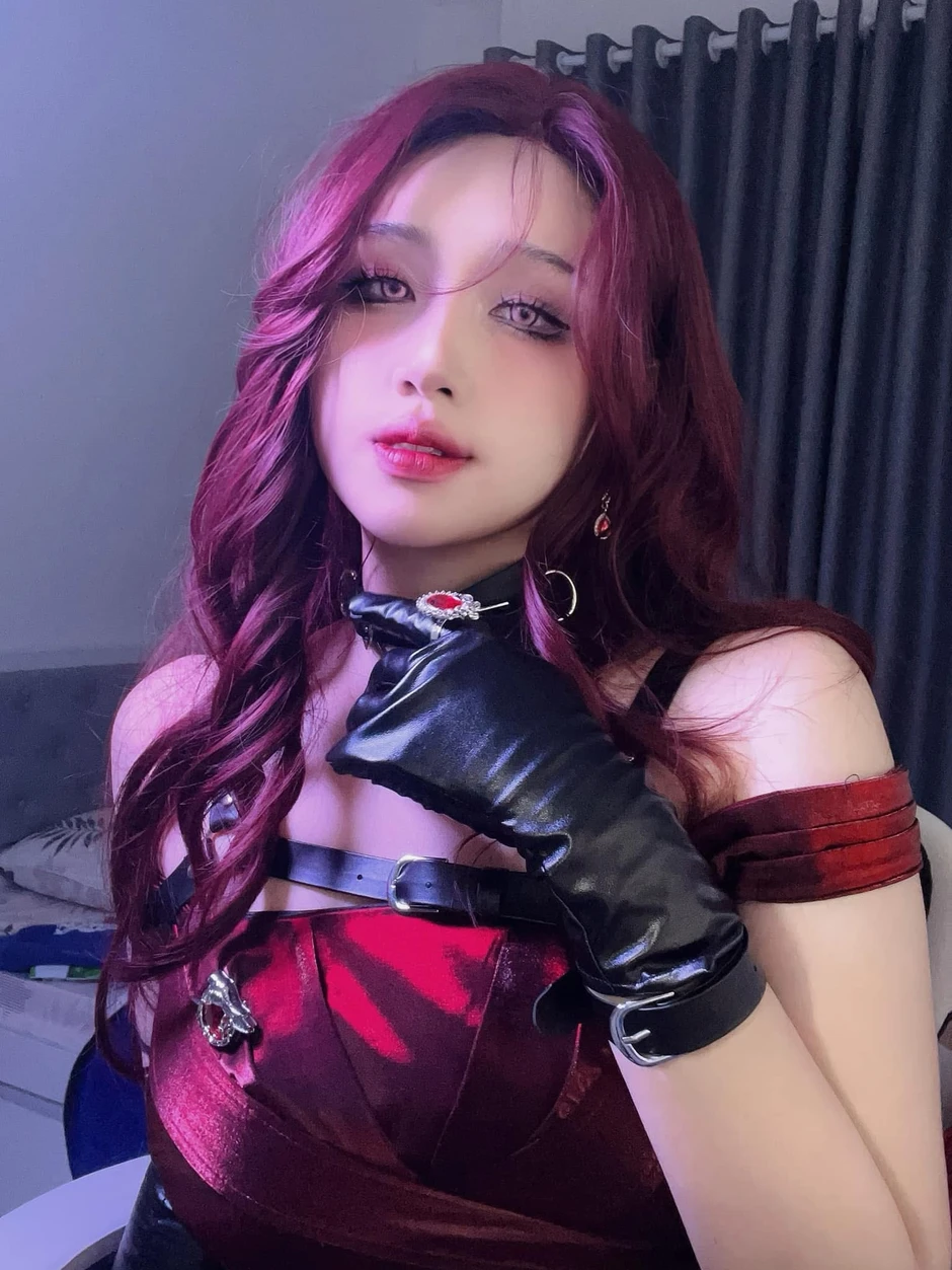 Không cần hở bạo, nữ coser nóng bỏng hóa "nàng thơ", nhan sắc đời thường trong trẻo tựa tình đầu