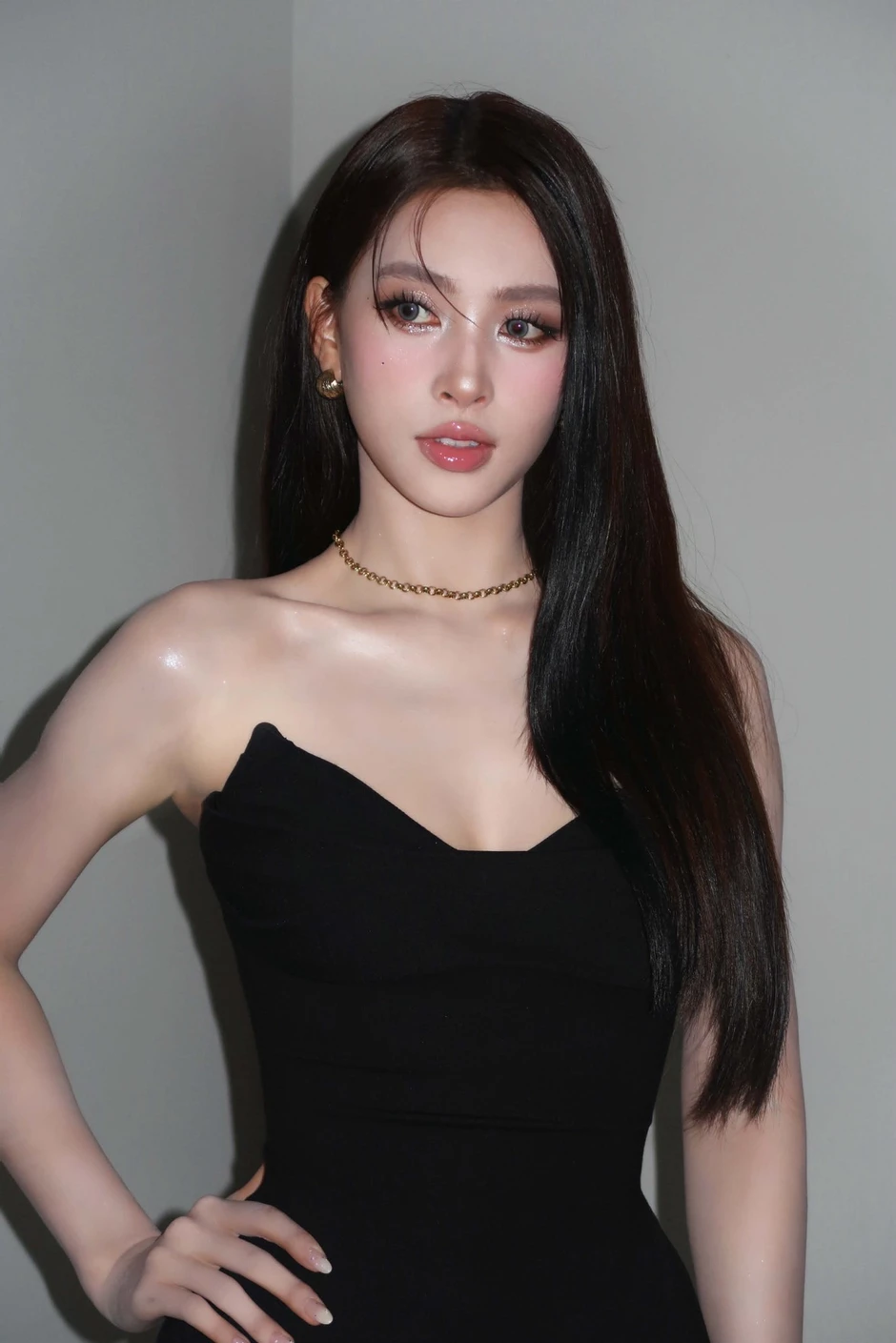 Không còn lời nào để khen cho nhan sắc của Hoa hậu Tiểu Vy khi làm cô dâu