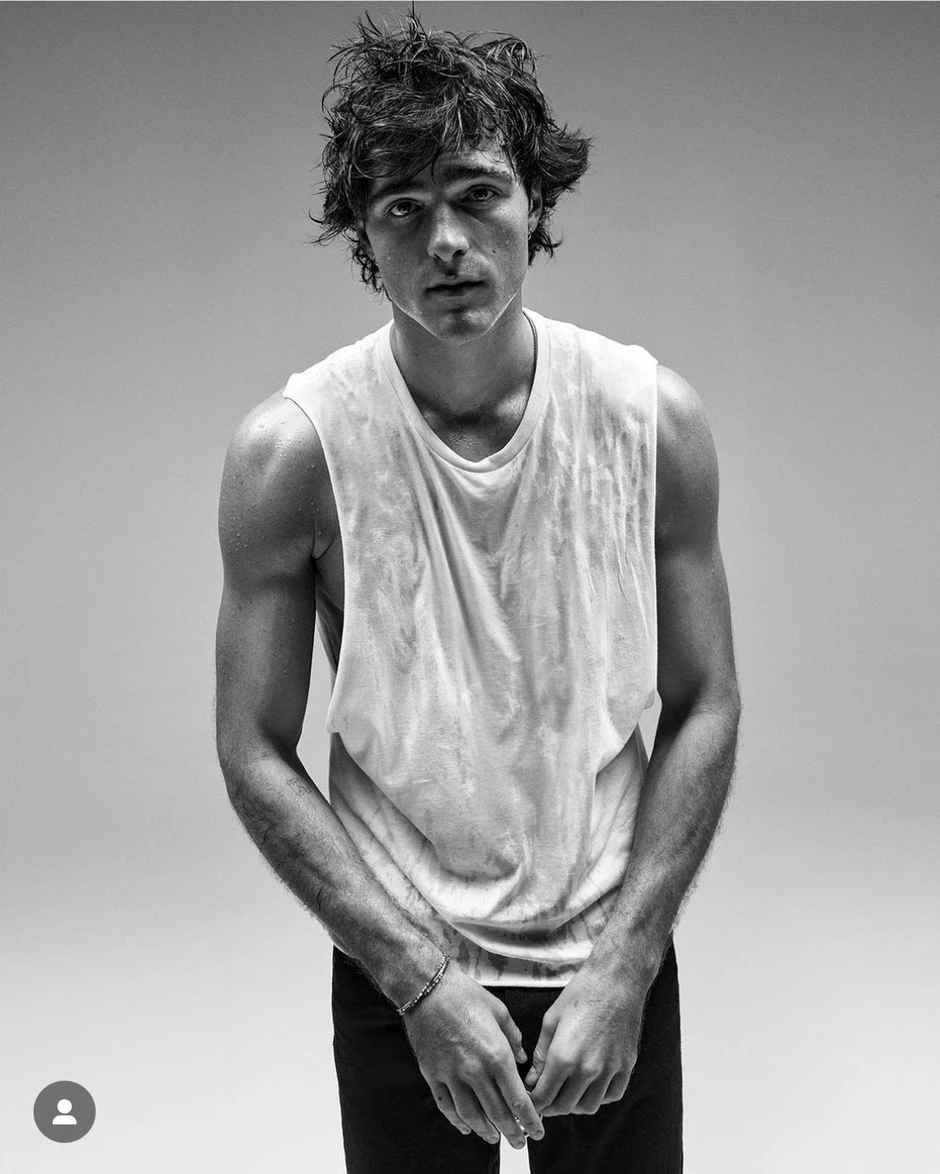 Không kém Kylie, Kendall Jenner hẹn hò nam thần "Đồi Gió Hú" tại Coachella 2026: Cuộc đua Oscar của chị em nhà Jenner chính thức bắt đầu! Không kém Kylie, Kendall Jenner hẹn hò nam thần "Đồi Gió Hú" tại Coachella 2026: Cuộc đua Oscar của chị em nhà Jenner chính thức bắt đầu!