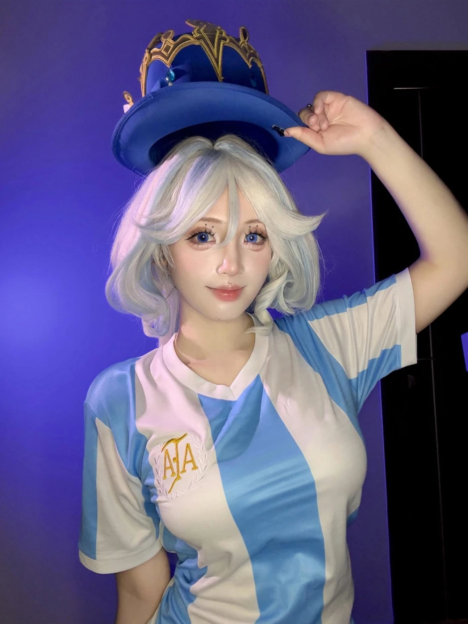 Không ngại lộ khuyết điểm, nữ Coser công khai mặt mộc trước khi trang điểm, kết quả sau cùng mới là thứ khiến dân mạng "bùng nổ"