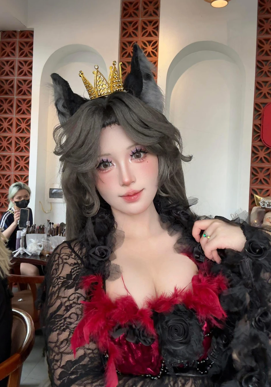 Không ngại lộ khuyết điểm, nữ Coser công khai mặt mộc trước khi trang điểm, kết quả sau cùng mới là thứ khiến dân mạng "bùng nổ"