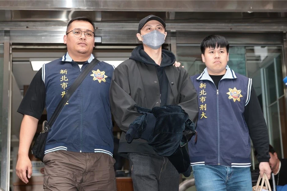 Không phải tin đùa ngày Cá tháng 4: Nam diễn viên bị còng tay, bắt giữ khẩn cấp