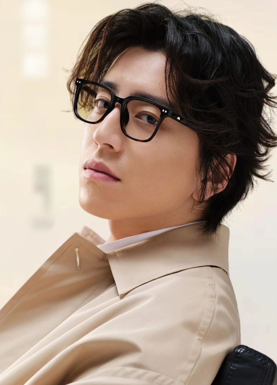 Không phải tin đùa ngày Cá tháng 4: Nam diễn viên bị còng tay, bắt giữ khẩn cấp