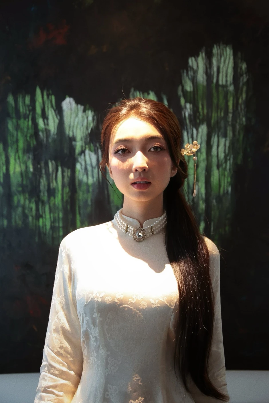 Không thể rời mắt khỏi nhan sắc ấn tượng của nữ MC tân binh đang "làm mưa làm gió" làng game Việt