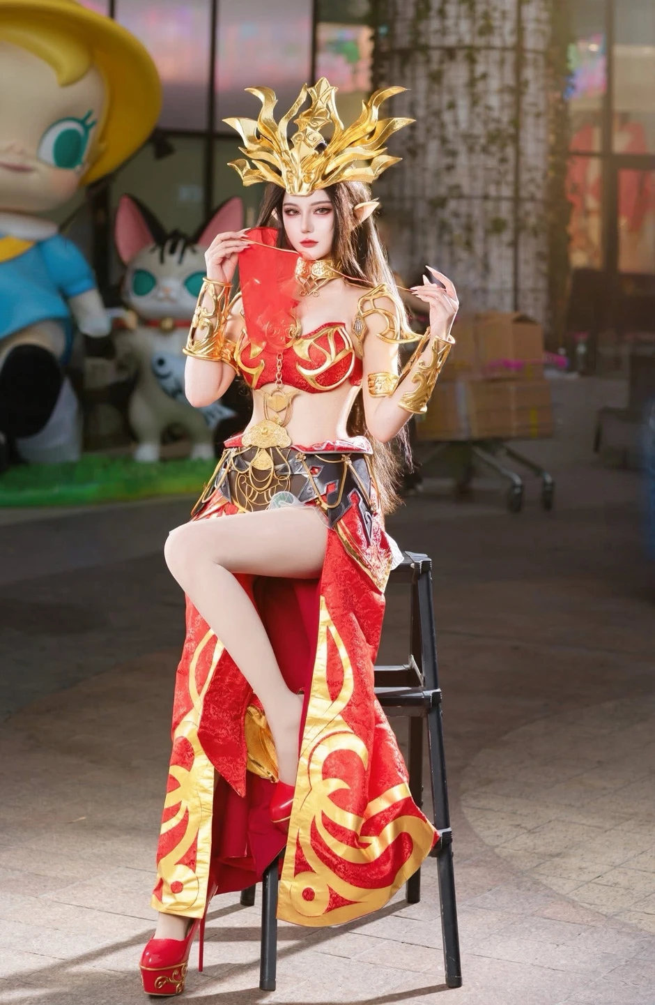 Không thể rời mắt với màn cosplay Mỹ Đỗ Toa Nữ Vương đẹp đến nghẹt thở