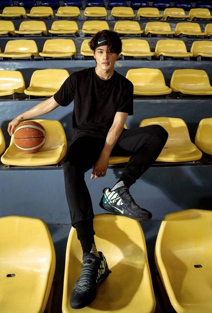 Khương Lê: Cao 1m86, từng là cầu thủ bóng rổ