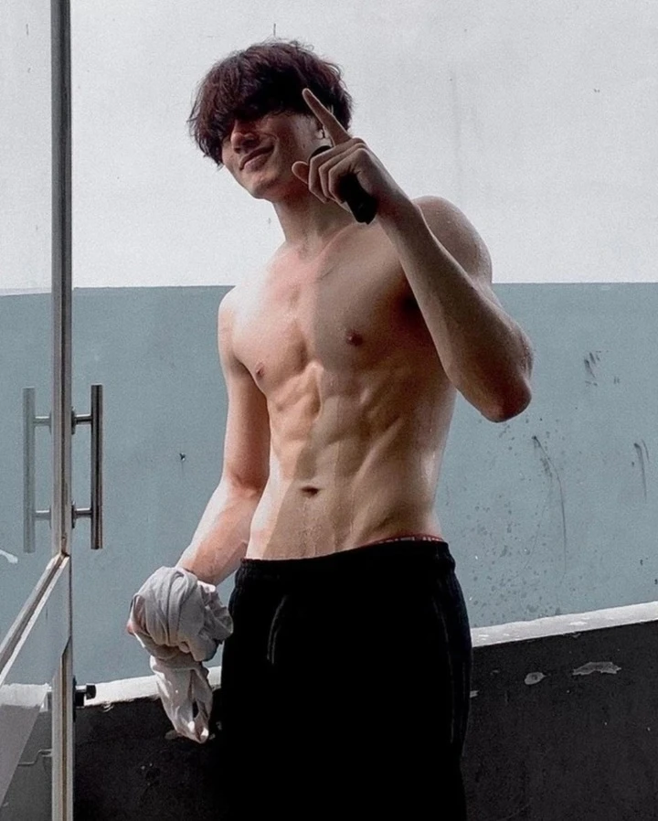 Khương Lê: Cao 1m86, từng là cầu thủ bóng rổ