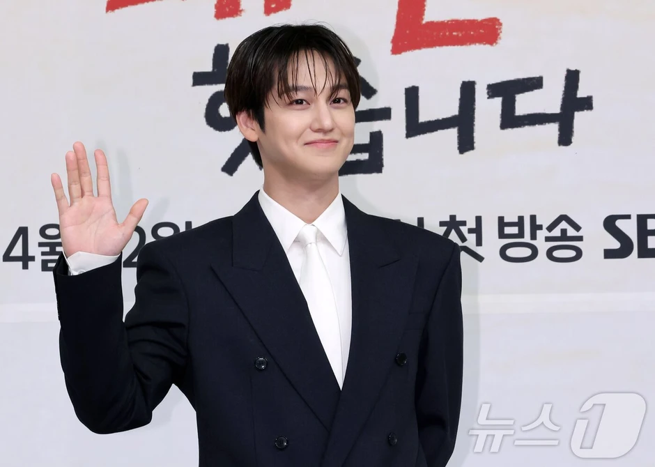 Kim Bum là "ma cà rồng" hay sao mà trẻ mãi không già thế này?