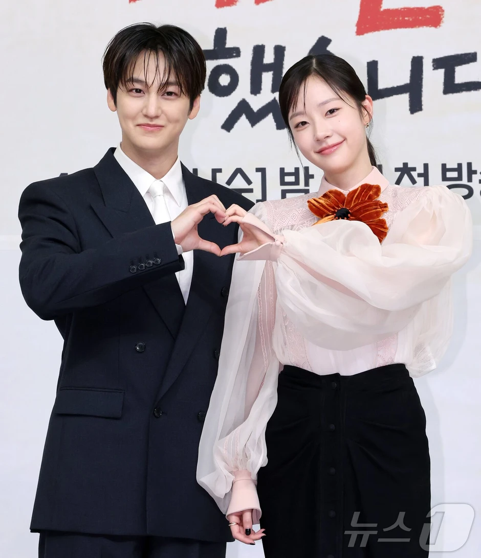 Kim Bum là "ma cà rồng" hay sao mà trẻ mãi không già thế này?