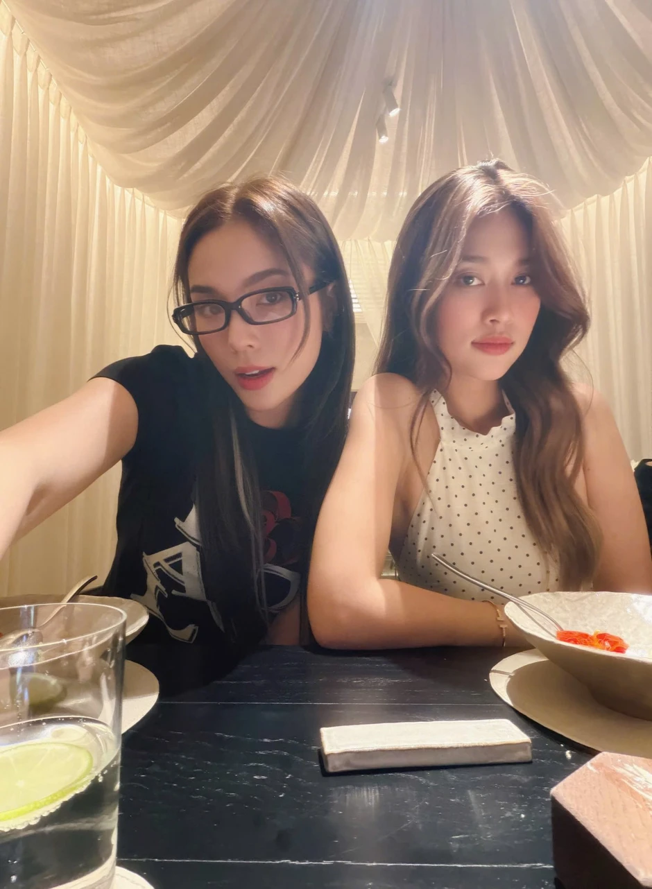 Kỳ Duyên làm gì mà Đoàn Thiên Ân vừa mở cửa ra đã mếu máo muốn khóc? Kỳ Duyên làm gì mà Đoàn Thiên Ân vừa mở cửa ra đã mếu máo muốn khóc?