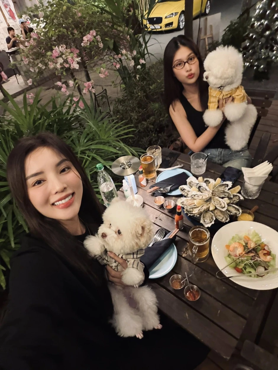 Kỳ Duyên làm gì mà Đoàn Thiên Ân vừa mở cửa ra đã mếu máo muốn khóc? Kỳ Duyên làm gì mà Đoàn Thiên Ân vừa mở cửa ra đã mếu máo muốn khóc?