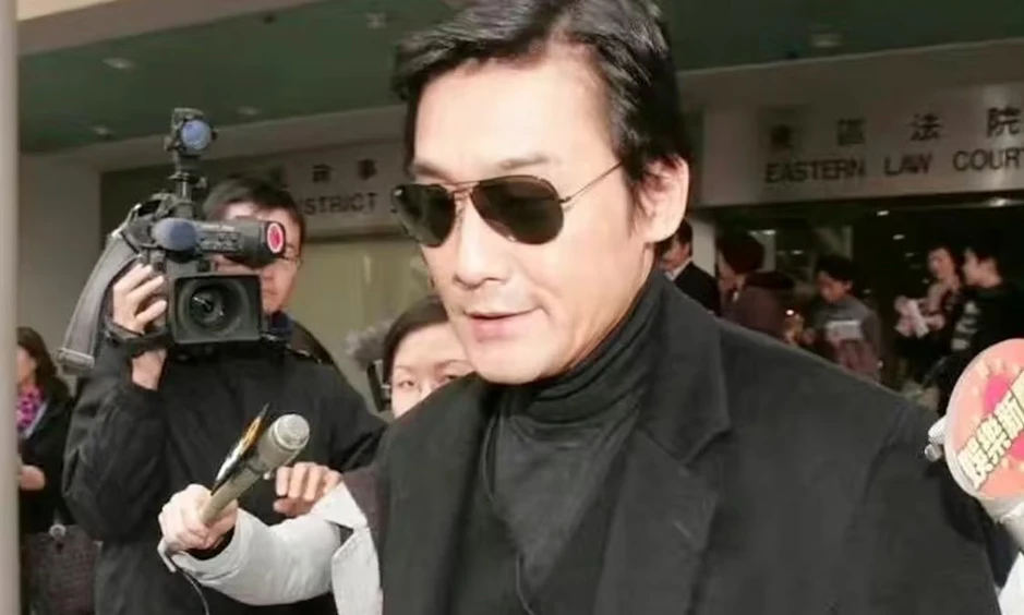 Kỷ lục vô tiền khoáng hậu của người đàn ông gợi tình nhất Hong Kong