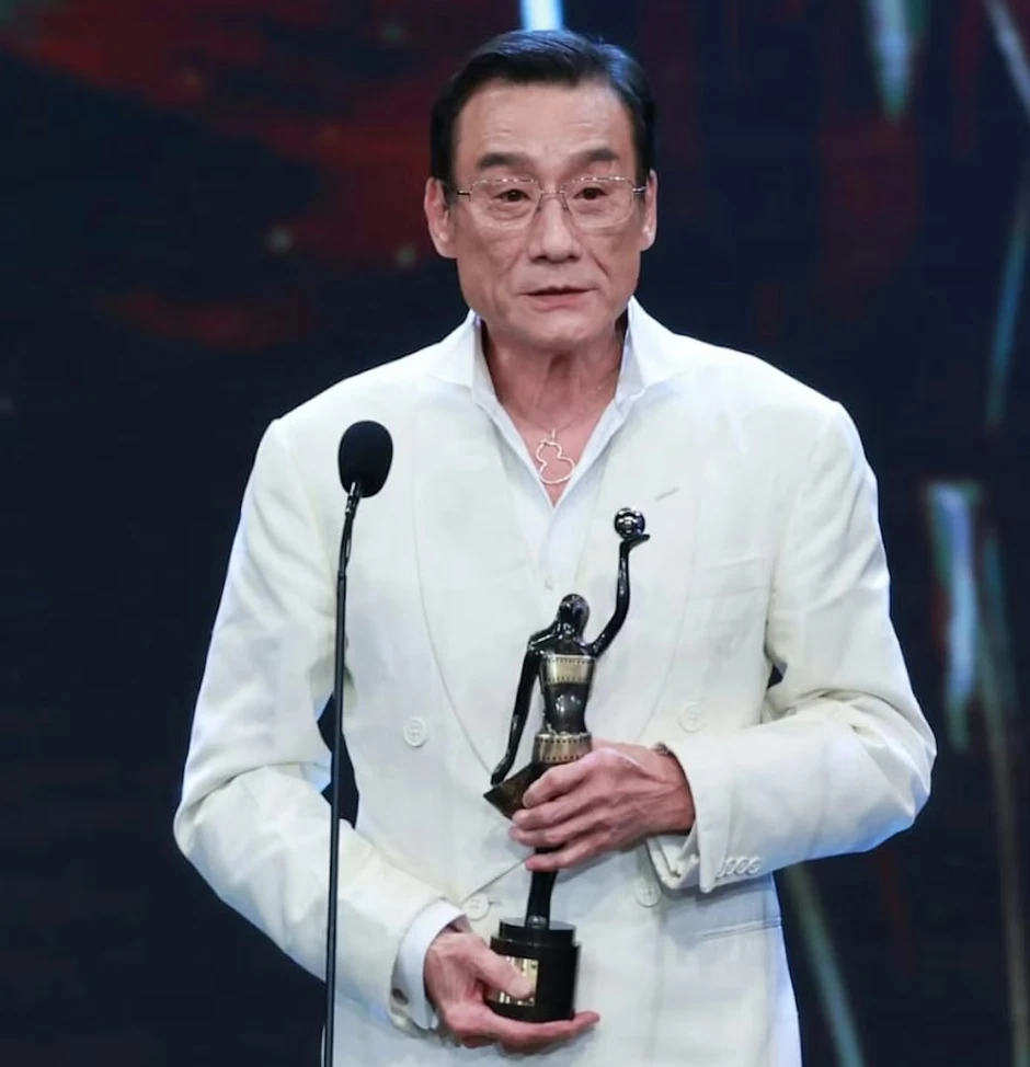 Kỷ lục vô tiền khoáng hậu của người đàn ông gợi tình nhất Hong Kong