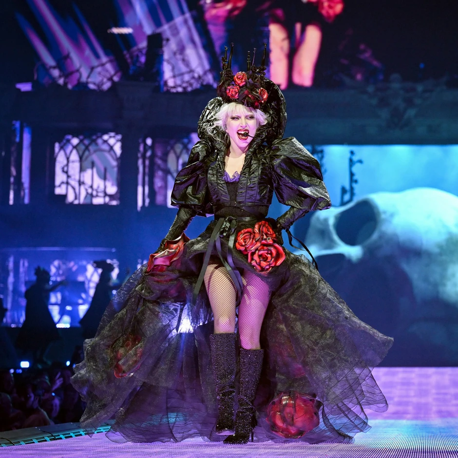 Lady Gaga hủy show