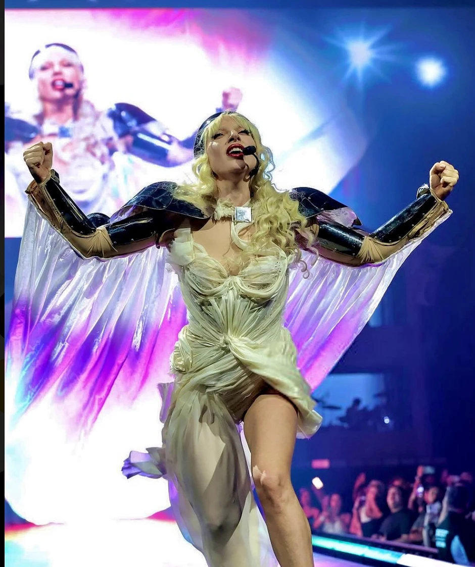 Lady Gaga hủy show