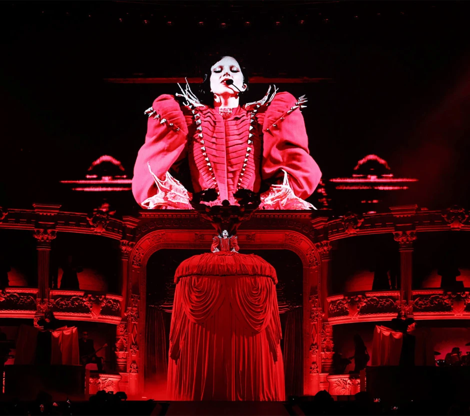 Lady Gaga hủy show