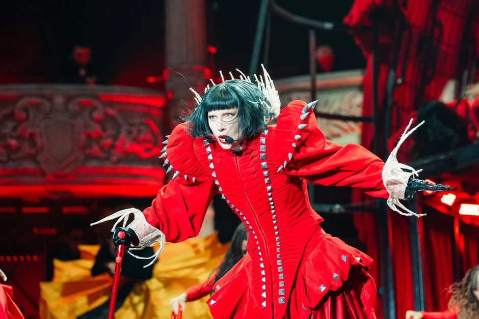 Lady Gaga hủy show