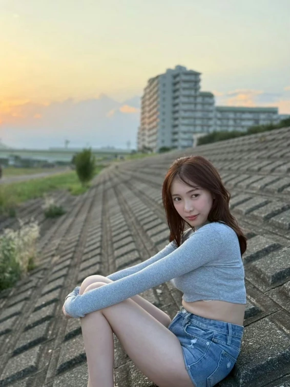 Lại thêm một hot girl tân binh gây "bão" cộng đồng mạng, nhan sắc nổi bật gây thương nhớ