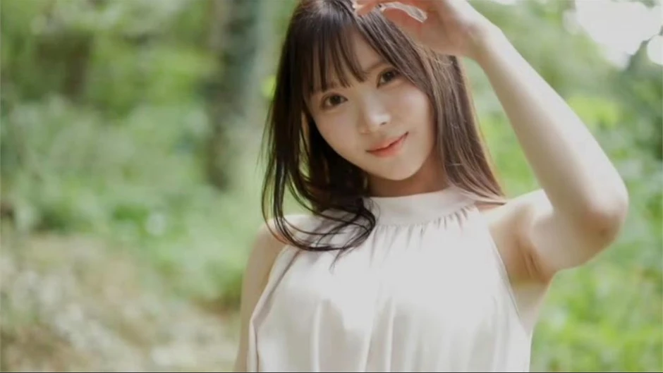 Lại thêm một hot girl tân binh vừa debut, fan bình luận như bước ra từ đồ họa 2D