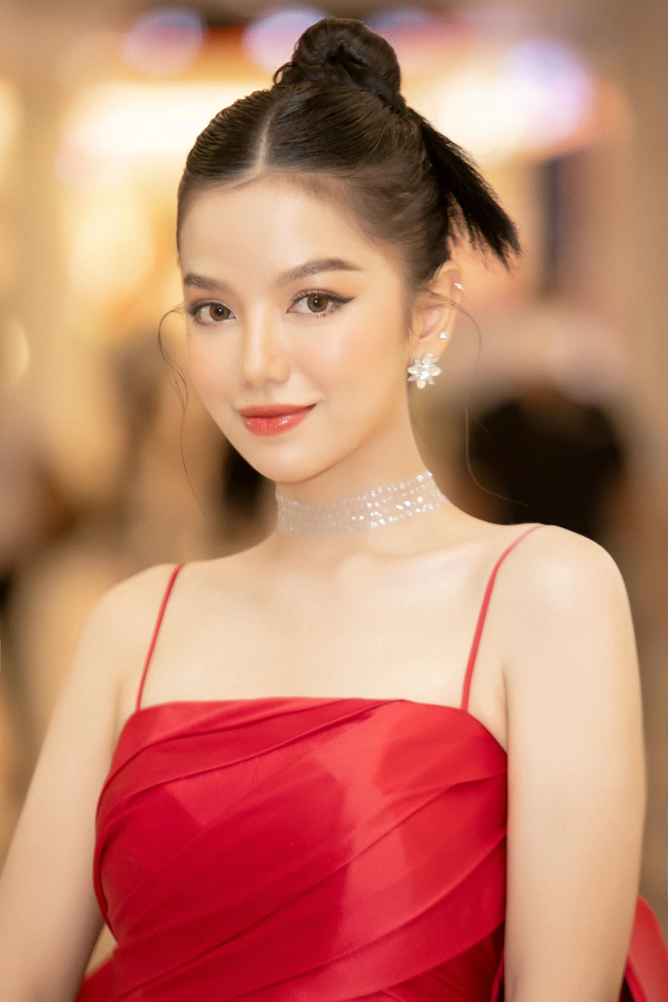 Lê Hạ Anh đích thị là đoá hoa đẹp nhất giữa rừng hoa Lê Hạ Anh đích thị là đoá hoa đẹp nhất giữa rừng hoa