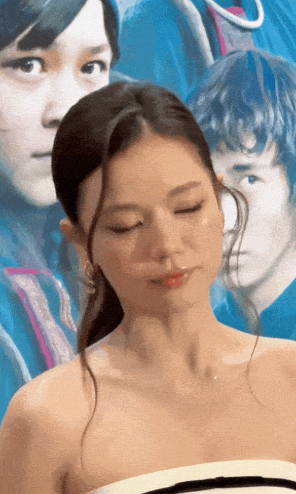 Lê Hạ Anh đích thị là đoá hoa đẹp nhất giữa rừng hoa Lê Hạ Anh đích thị là đoá hoa đẹp nhất giữa rừng hoa