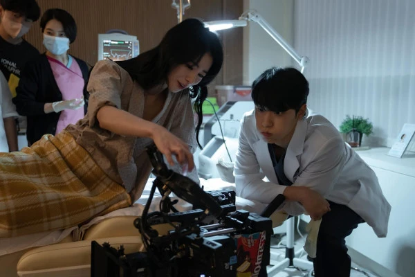 Lim Ji Yeon và Lee Do Hyun cứ đến Cá tháng Tư là lại viral